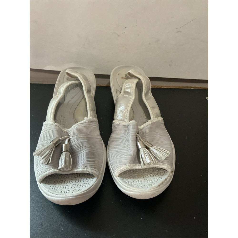 Bzees Mirage Gray Tassel Slingback Wedge Sandals Womens 7.5M Comfort Slide